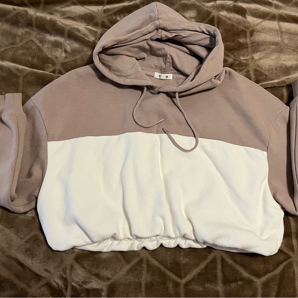 GARAGE Crop Hoodie - Picture 2 of 3